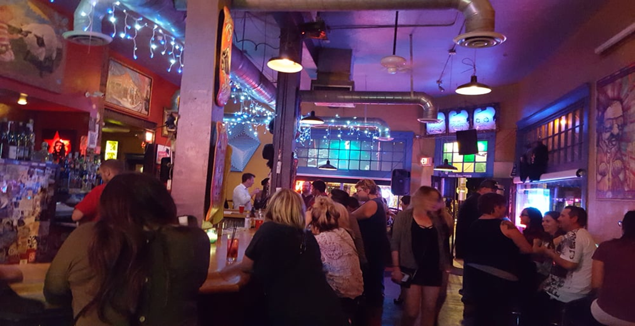 Che's Lounge